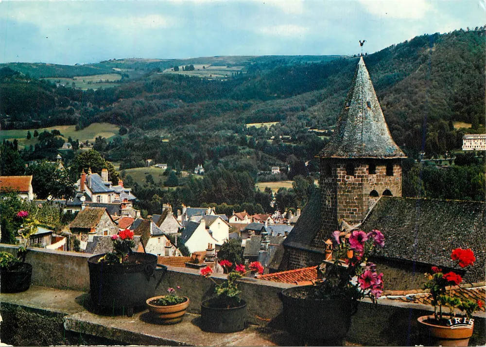 Vic-sur-Cère (Cantal) — Vista geral — Edições Reunidas - Frente