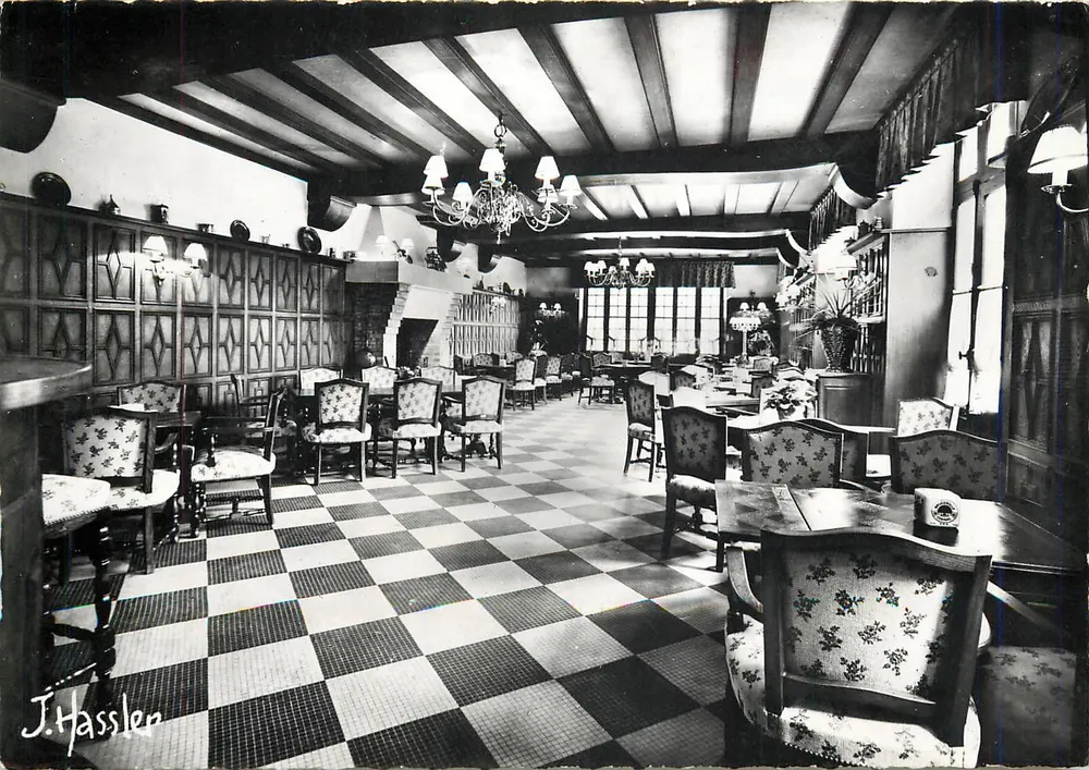 Der Große Empfangssaal — 'LES PLÉIADÈS' — Foto J. Hassler - Vorderseite