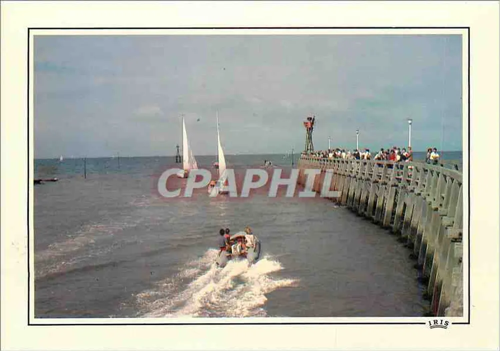 Courseulles-sur-Mer — Praia e cais — editor IRIS - Frente