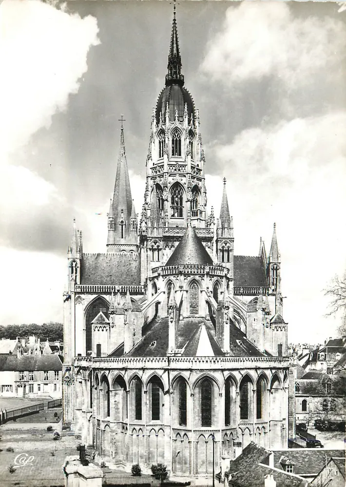 Bayeux — A Catedral, Abside — Réol-Photo, Paris - Frente