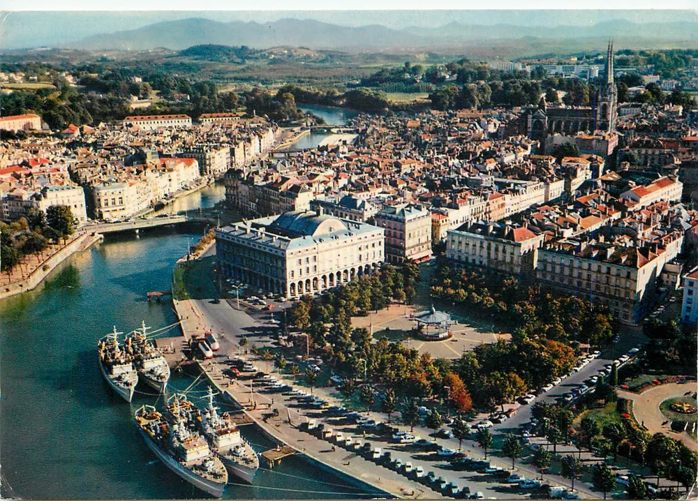 Bayonne (B.-Pyr.) — Allgemeiner Blick und Rathaus — LUMICAP - Vorderseite