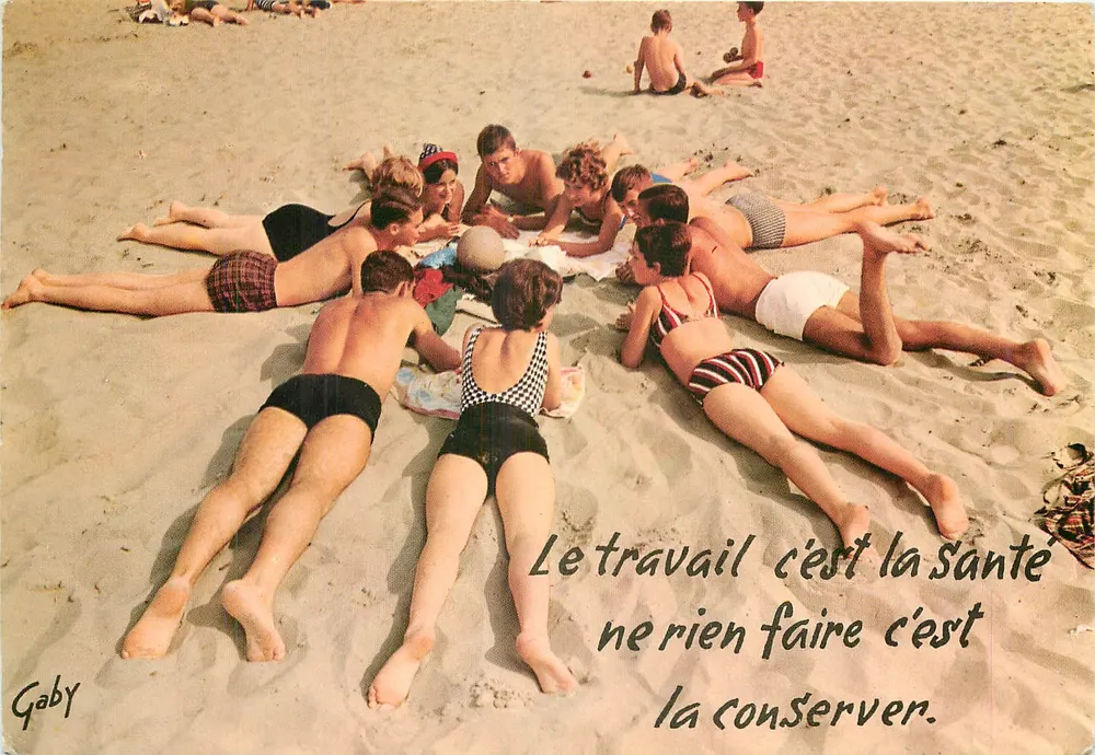 해변에서 놀고 있는 젊은이들 — Le travail c'est la santé, ne rien faire c'est la conserver — Gaby - 앞면