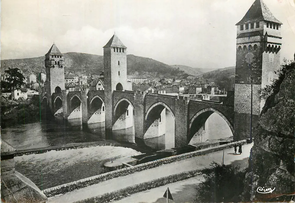 El Puente Valentré — Cahors (Lot) — Fotografía Véritable - Anverso
