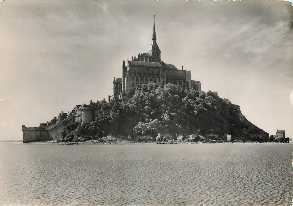 Mont Saint-Michel — Abadia — Foto Real, Serviço Comercial, Av. Alexandre III, Paris - Frente