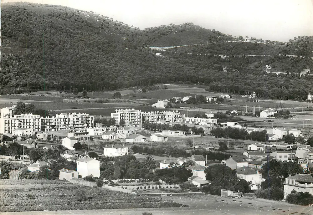 Carqueiranne (Var) — Vue générale — Les nouveaux quartiers — Éditions SEPT, Nice - Recto