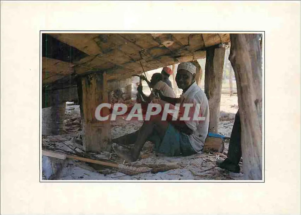 Carpenters at Nungwi — Zanzibar Islands 1999 — Photo by Giovanni Tombazzi - Recto
