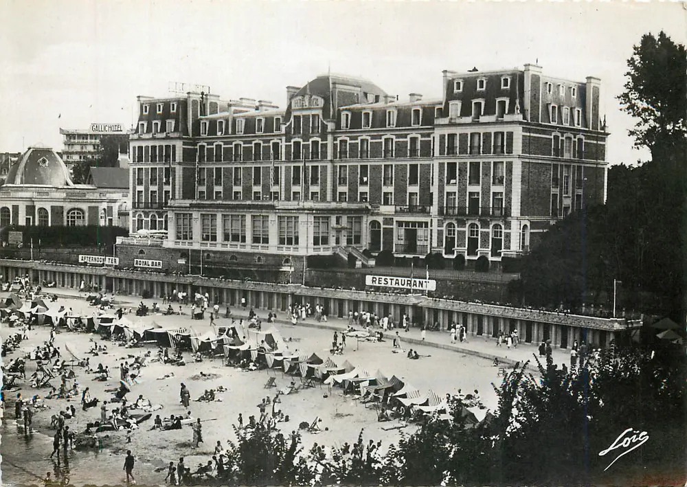 Hotel Royal — Dinard — Küste Émeraude - Vorderseite