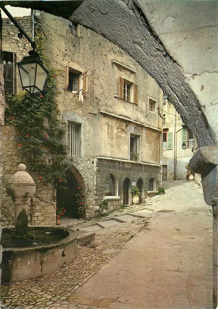 Peille - Alpes-Maritimes — Gotische Fontäne auf der Place du Mont Agel — Photoguy Editions - Vorderseite