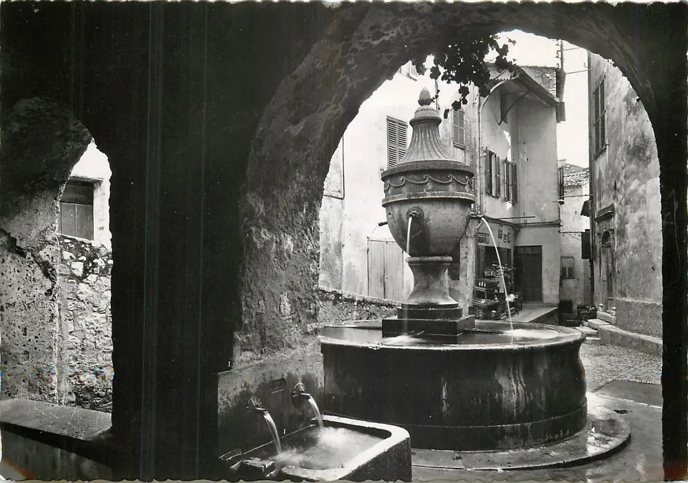 Saint-Paul (A.M.) — A Fonte — Coleção A. Baux - Frente