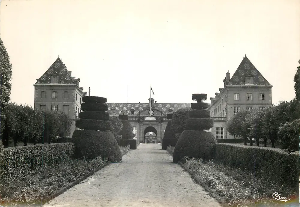 Autun (S.-et-L.) — A Escola Militar — Fotografia de Comthier - Frente