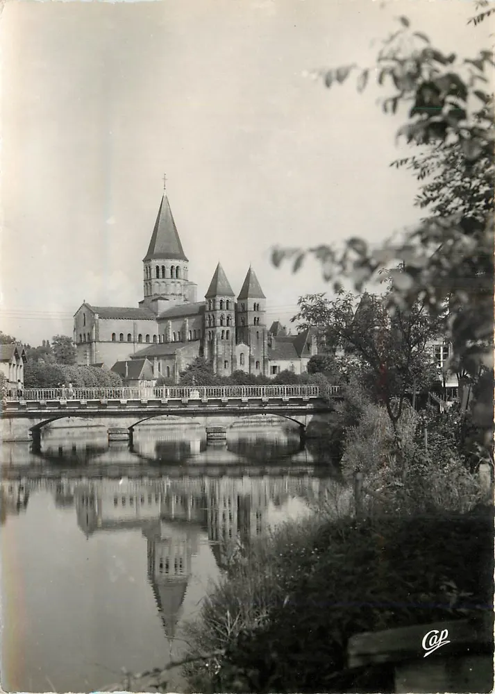 Paray-le-Monial — Ansicht der Basilika und des Alten Brückens — Cie des Arts Photographiques - Vorderseite