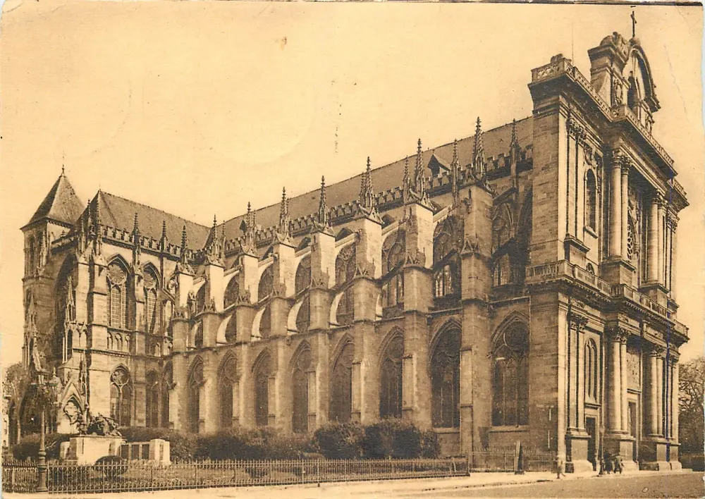 Chalons-sur-Marne — A Catedral — Cie des Arts Photographiques, n° LL.117 - Frente