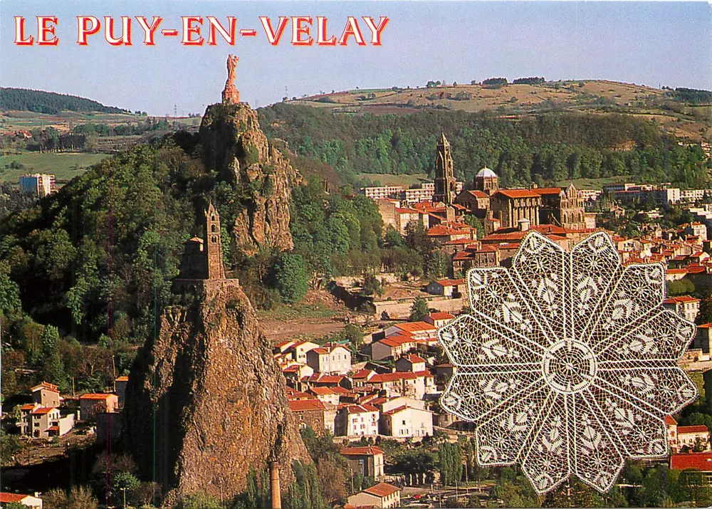 Le Puy-en-Velay — vista panorâmica com estátua de Nossa Senhora do Puy e motivo de renda — Ed. D. PIGNOL n° 43750 - Frente