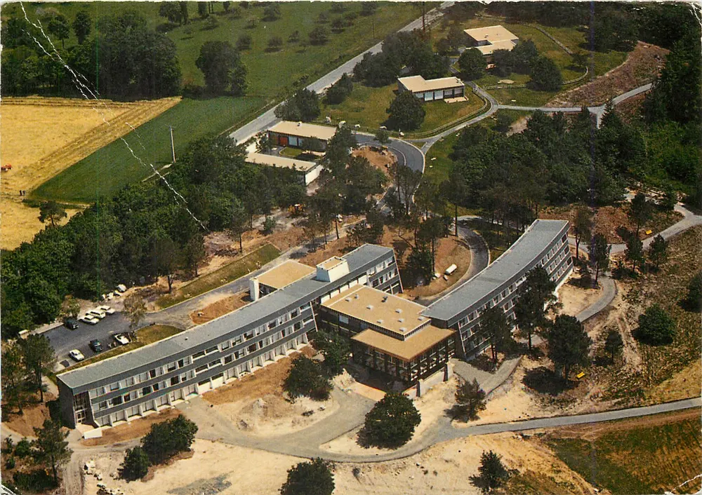 Maison de Repos et de Convalescence "La Pierre Blanche" — Bourg-des-Comptes — Créations Artistiques Heurtil - Recto