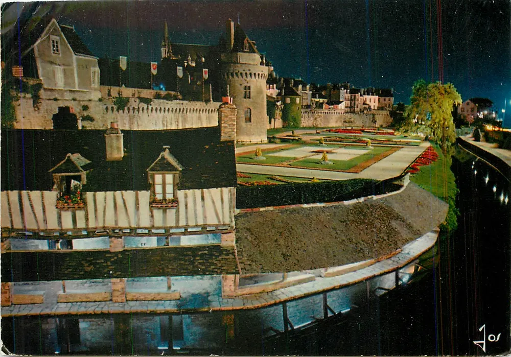 Vannes - Les remparts et la tour du Connétable — La Bretagne en couleurs, édition Art Décor, n° MX 5414 - Recto