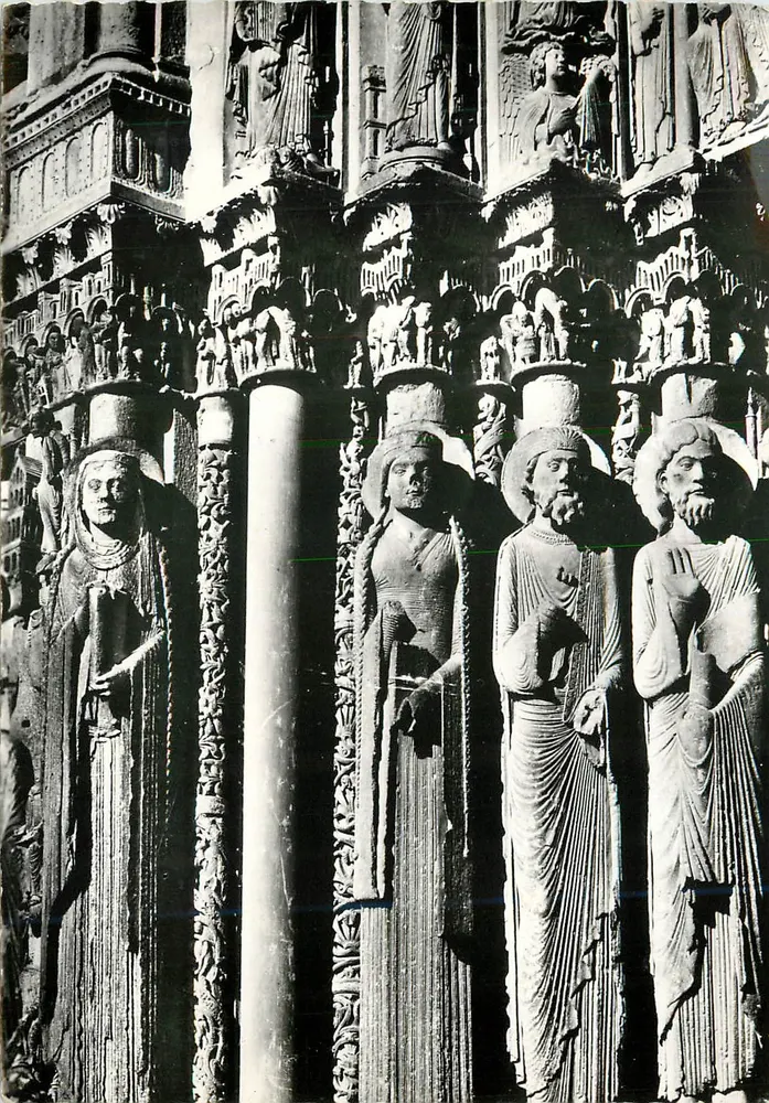 Chartres — Les célèbres statues colonnes du Portail Royal (XIIe siècle) — Imprimerie M. Descuyer et Fils, Lyon - Recto