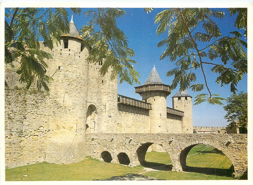 Cidade de Carcassonne — Porta Narbonnese — Foto Claude Fournier - Frente
