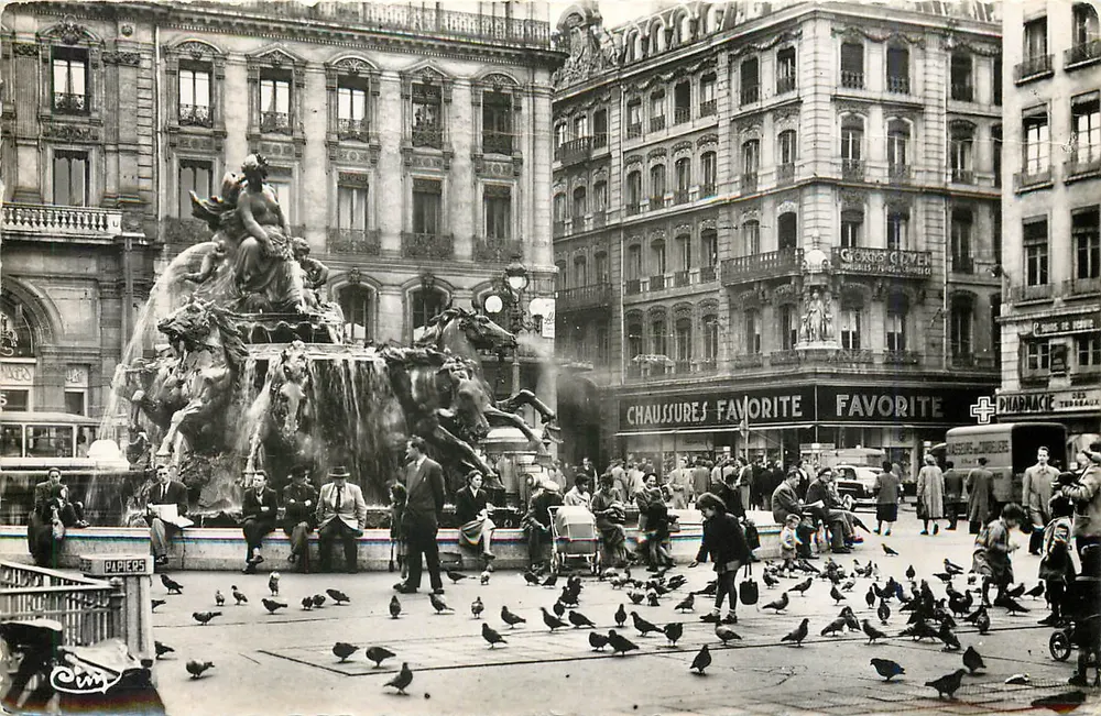 Place des Terreaux — Lyon — éditeur C. W. M. - Frente