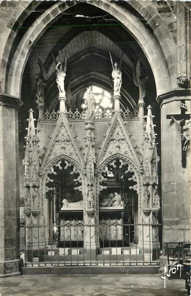 Treguier (C.-du-N.) — Cathédrale, Tombeau de Saint-Yves, Musée Renan, Cloître — Les Éditions d'Art - Recto