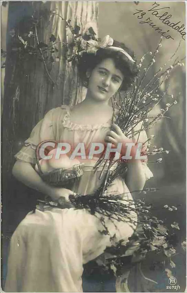 Jovem mulher segurando galhos de salgueiro — Valladolid — editor RR n° 2672/1 - Frente