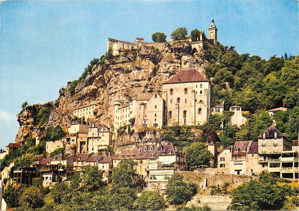 Roc Amadour — Vista geral a partir da estrada de Cahors — editor Pelnacapour - Frente
