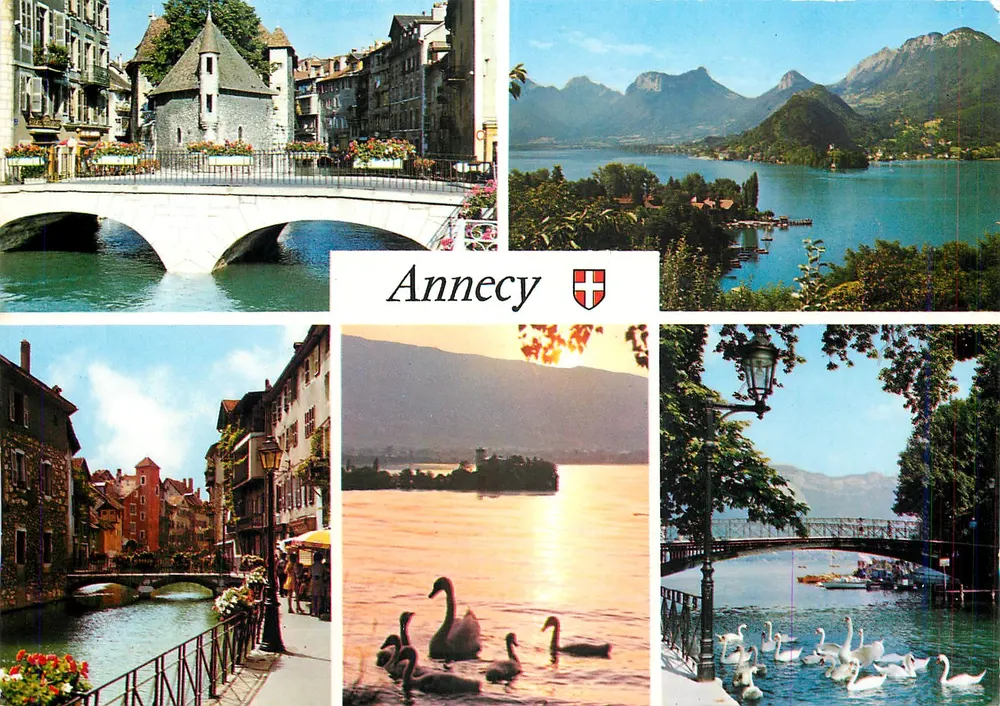 Annecy — Panoramablick mit Brücke, See und Berge — Éditions Ixakrom - Vorderseite