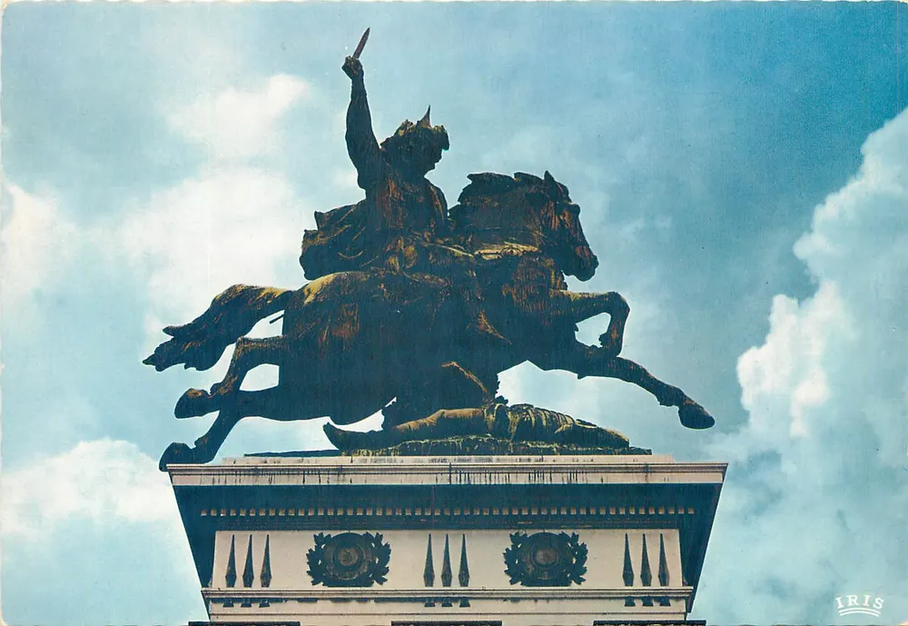 Estátua de Vercingétorix — Clermont-Ferrand — Edições Hachette - Frente