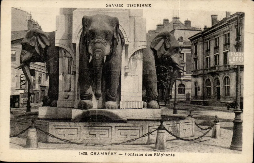 Chambéry — Fontaine dos Elefantes — Savoie Tourisme - Frente