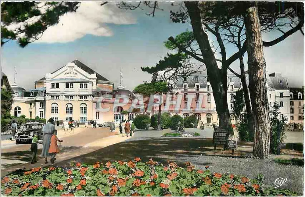 Cabourg — O Casino e os Jardins — Réal-Photo - Frente