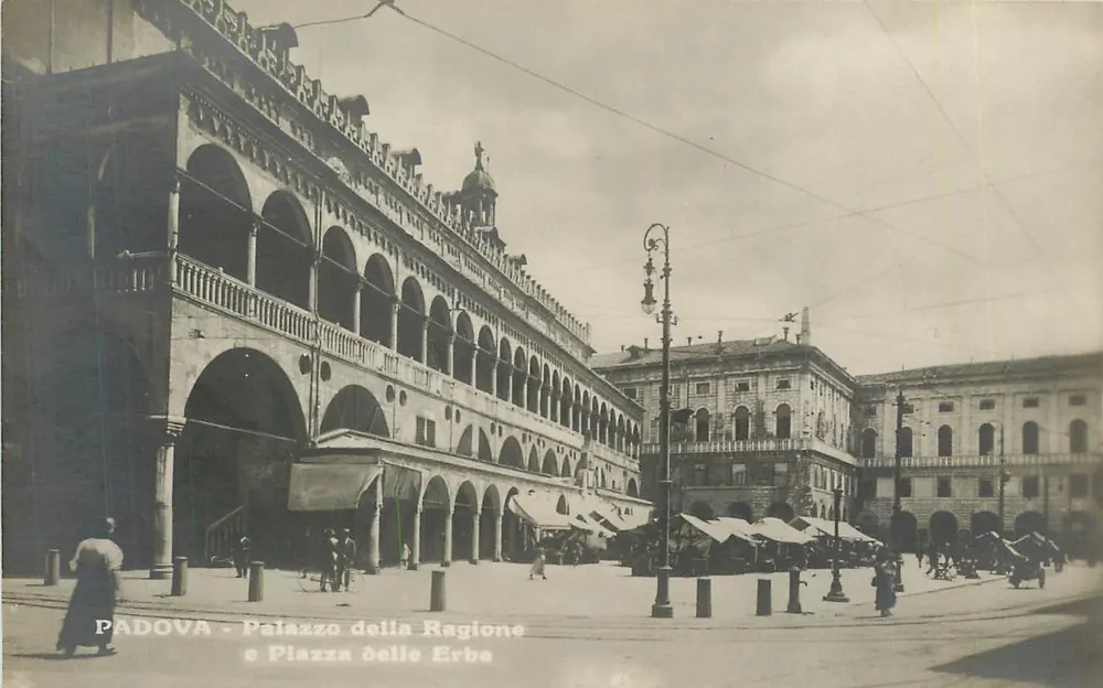 Padua - Palazzo della Ragione und Piazza delle Erbe - Vorderseite