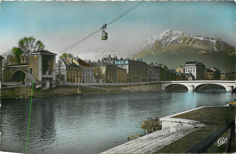 Grenoble — O Teleférico e o Mouchevot — Cap - Frente