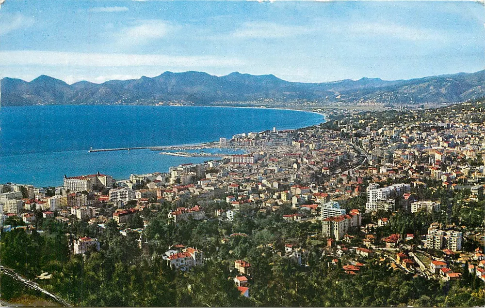 Cannes — Vue générale prise de la Californie — Édition Couleurs Naturelles, n°177 - Recto