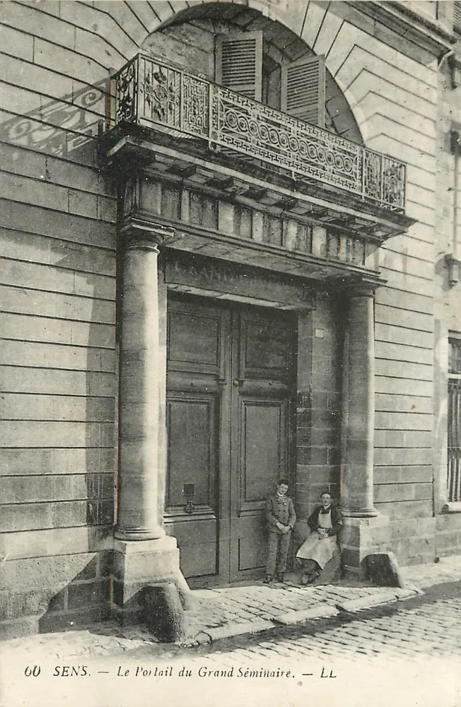 Sens — Le Portail du Grand Séminaire — LL - Recto