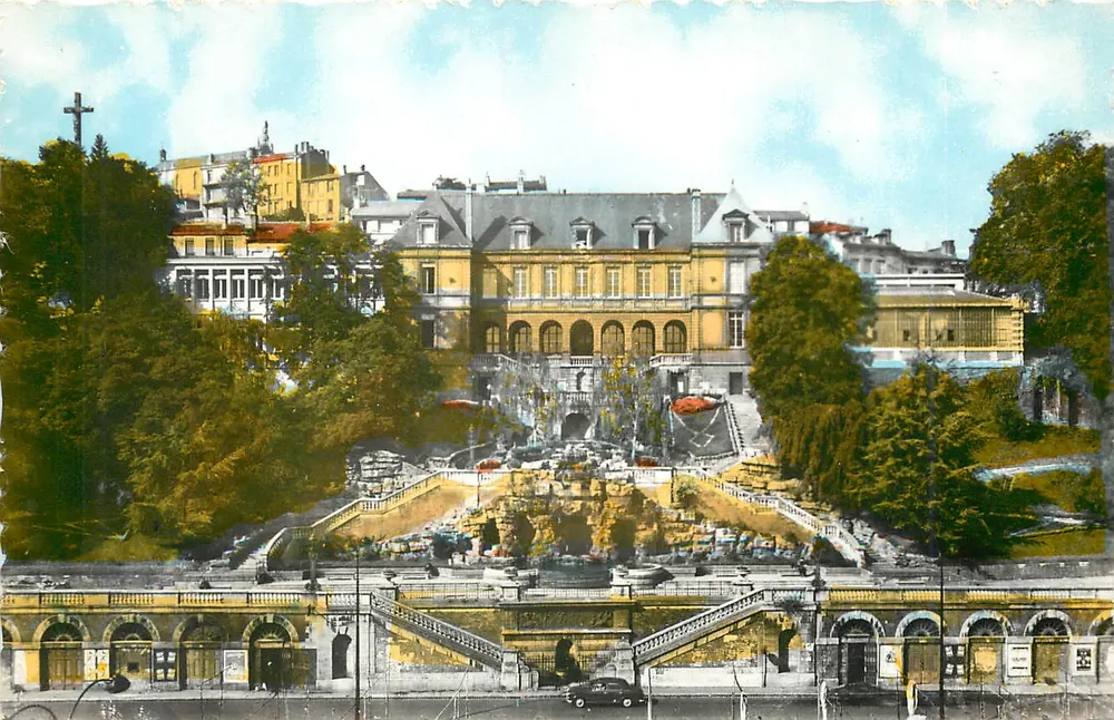 Saint-Étienne (Loire) — Escola de Belas Artes — vista do jardim e do castelo — Baure, editor - Frente