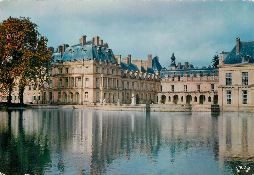 Fontainebleau — A Cour das Fontes — Editor IRIS - Frente