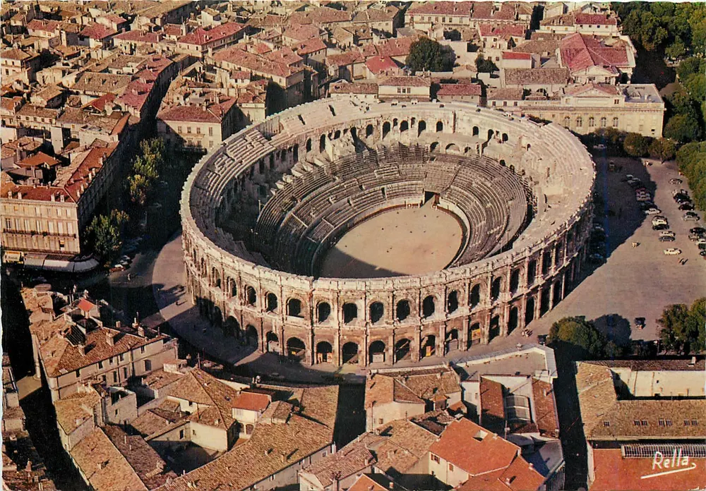 Nîmes (Gard) — Vue aérienne sur les Arènes romaines — Rella - Recto