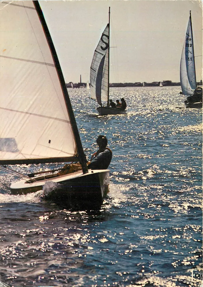 Atlantikküste — Allein, ein Finn wird wie ein Dirigent geführt — Éditions de la Selle, n°1.010 - Vorderseite