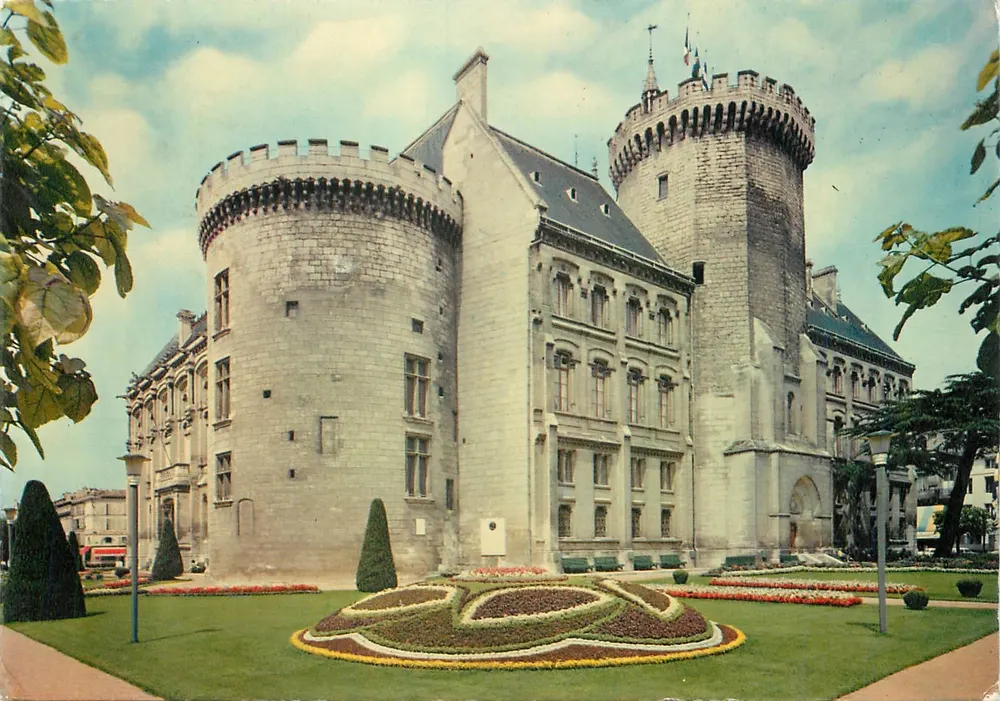 Schloss der Stadt Angoulême — Verlag Châteaux et Sites des Charentes, n° AS - Vorderseite