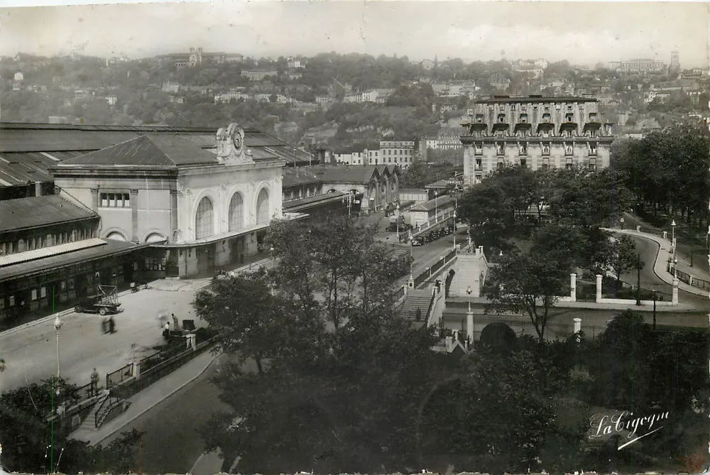 Gare de Perrache und Côteau de St-Foy — Lyon — Ausgabe « La Cigogne » - Vorderseite