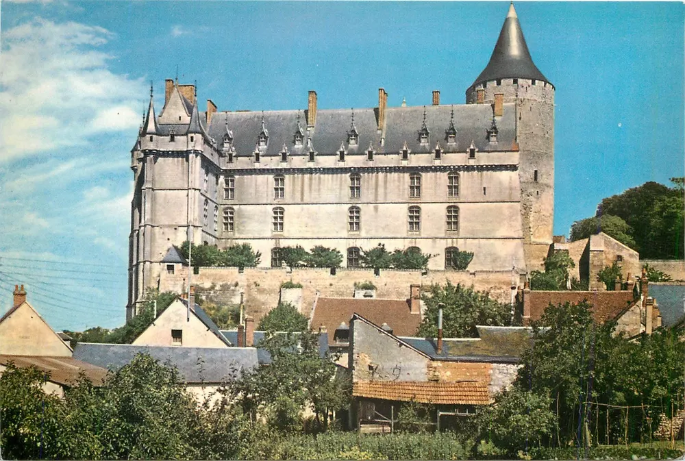 Schloss Châteaudun — Gotische Fassade und romanische Bergfried — Service Commercial Monuments Historiques, Grand Palais, Paris - Vorderseite