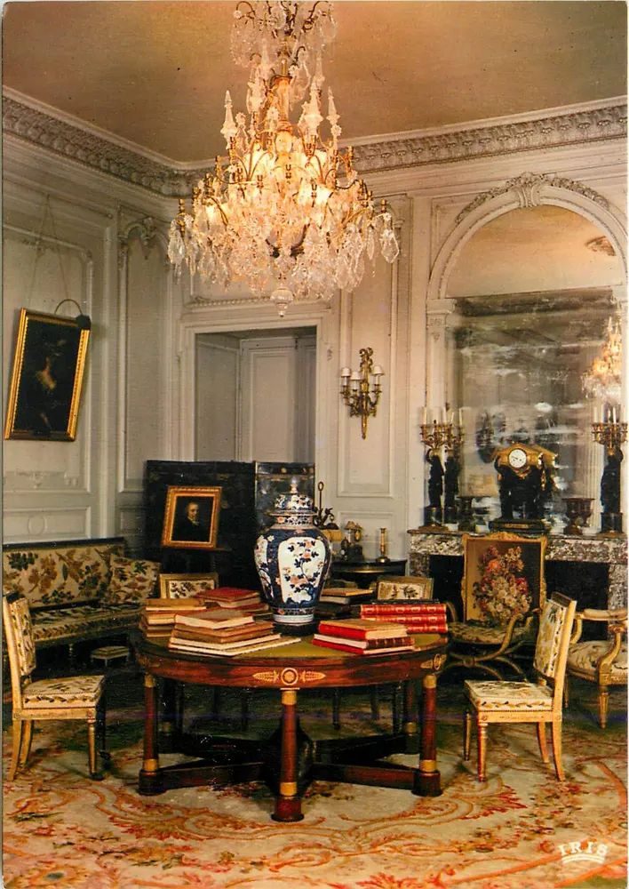 Interior do Castelo de Valençay — Sala de jantar — Editor IRIS, n°28 - Frente