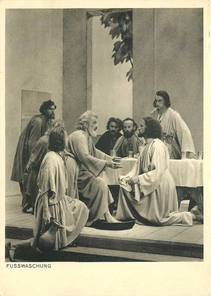 Fusswaschung — Szene aus den Passionsspielen von 1950 in Oberammergau — veröffentlicht von F. Bruckmann KG, München - Vorderseite