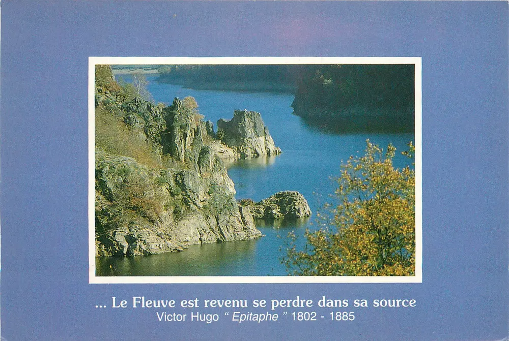 El río ha vuelto a perderse en su fuente — Victor Hugo "Epitaphe" 1802-1885 — Éditions CAP-THEQJAC - Anverso