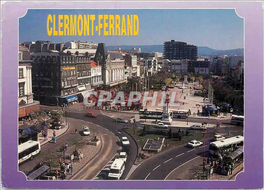 Clermont-Ferrand — vista aérea da place de Jaude — L'Auvergne Touristique - Frente