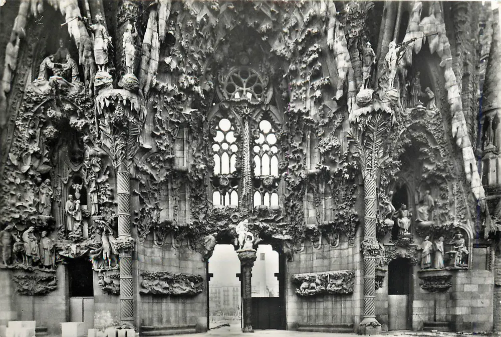 Barcelona — Expiatorisches Tempel der Heiligen Familie, 'Die drei Türen' — Verlag A. ZERKOWI Z. - Vorderseite