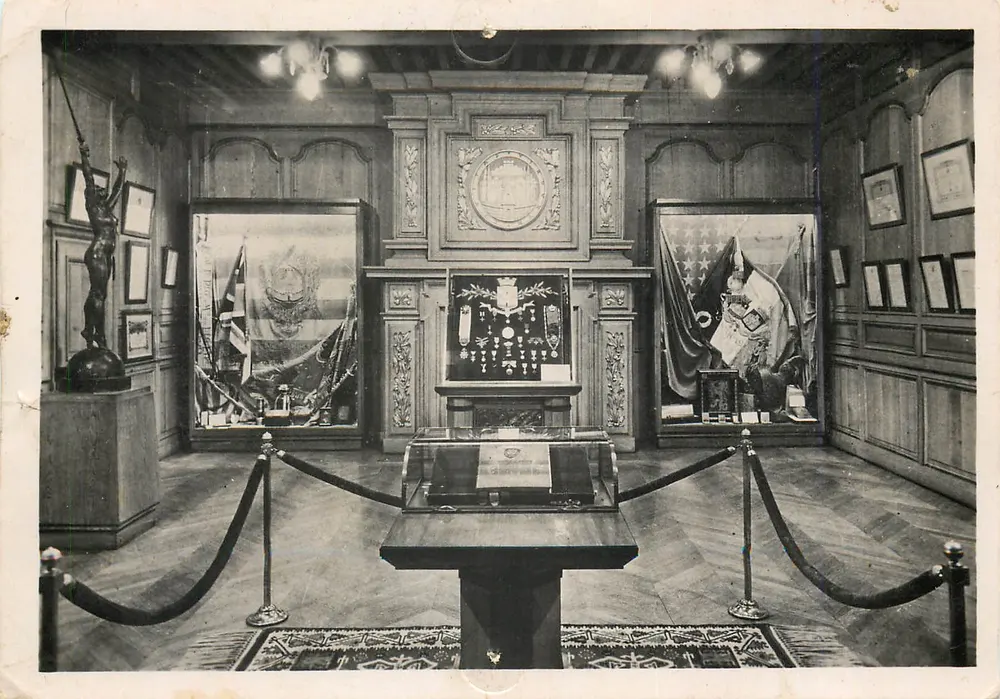 Verdun - Cidade Héroi — O Hotel de Ville (1623) — Museu de Guerra — Edições Verdun - Frente