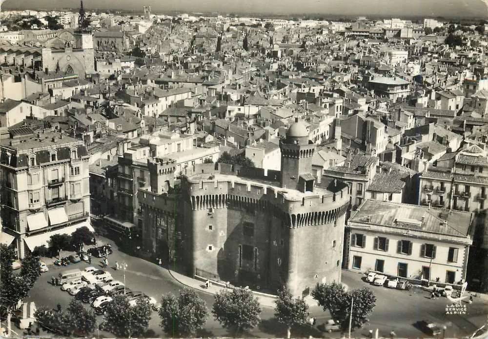 Vista aérea de Perpignan — Torre da Cidade — Edição Lapie Service Aéreo - Frente