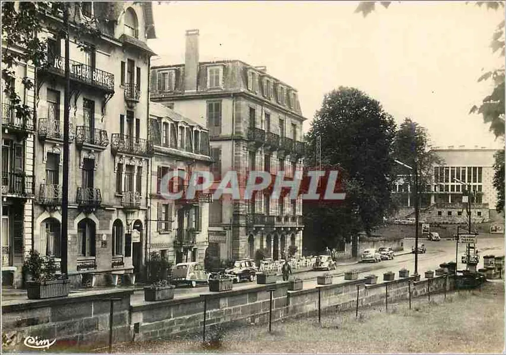 LUXEUIL-les-BAINS (Hte-Saône) — Les Hôtels et le Casino — Photographie Véritable Interdite - Vorderseite