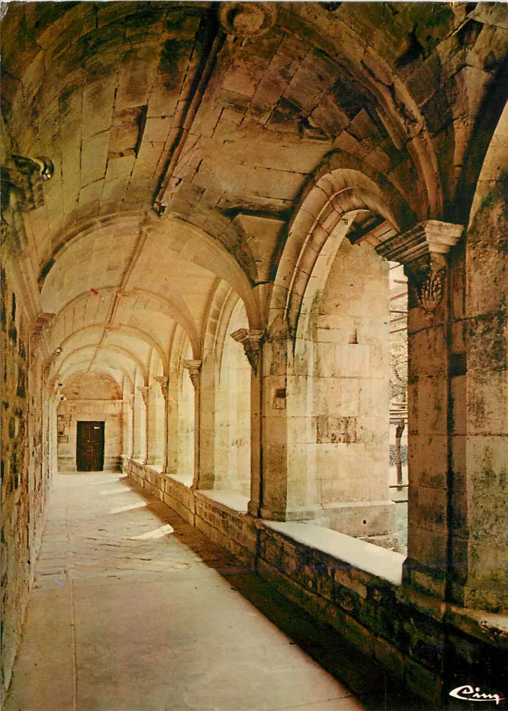 Cloître da Abadia — Celles-sur-Belle (Deux-Sèvres) — Cinq - Frente