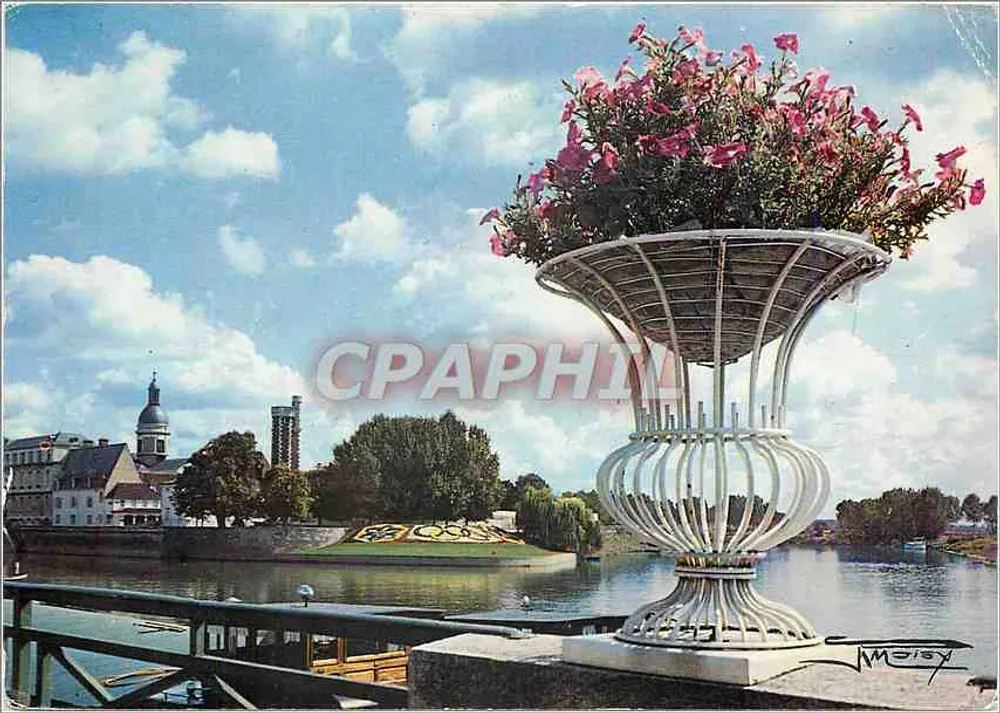 Chalon-sur-Saône — vista do rio com vaso de flores — Foto R. Moisy - Frente